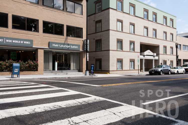 2201 Wisconsin Avenue Northwest Parking