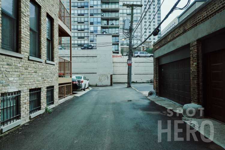 3153 North Hudson Avenue Parking