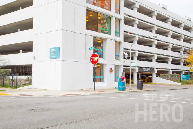 4650 North Clarendon Avenue Parking
