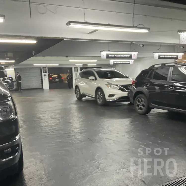 Bバスパーキングページ 1285 Avenue of the Americas Parking | SpotHero