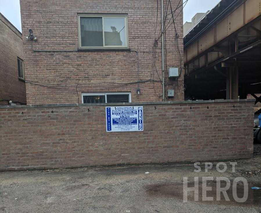 938 West Wolfram Street Parking