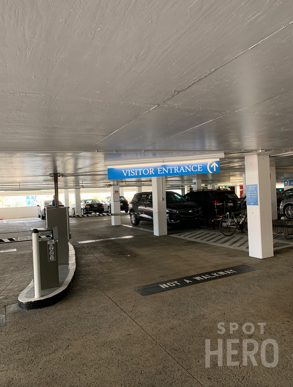 4640 Admiralty Way Parking