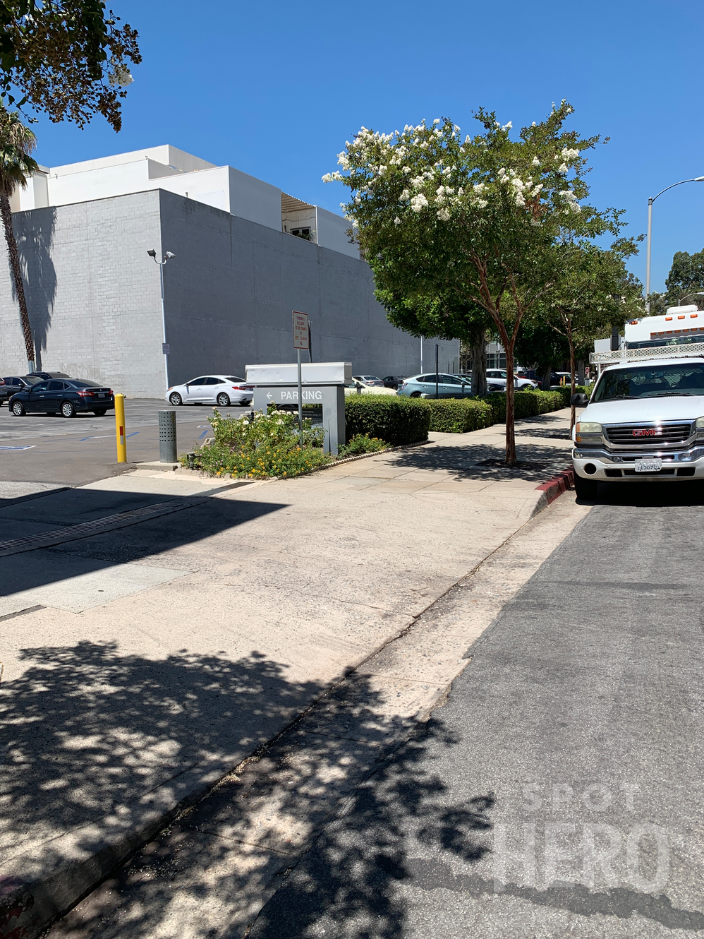 1 North Oakland Avenue Parking
