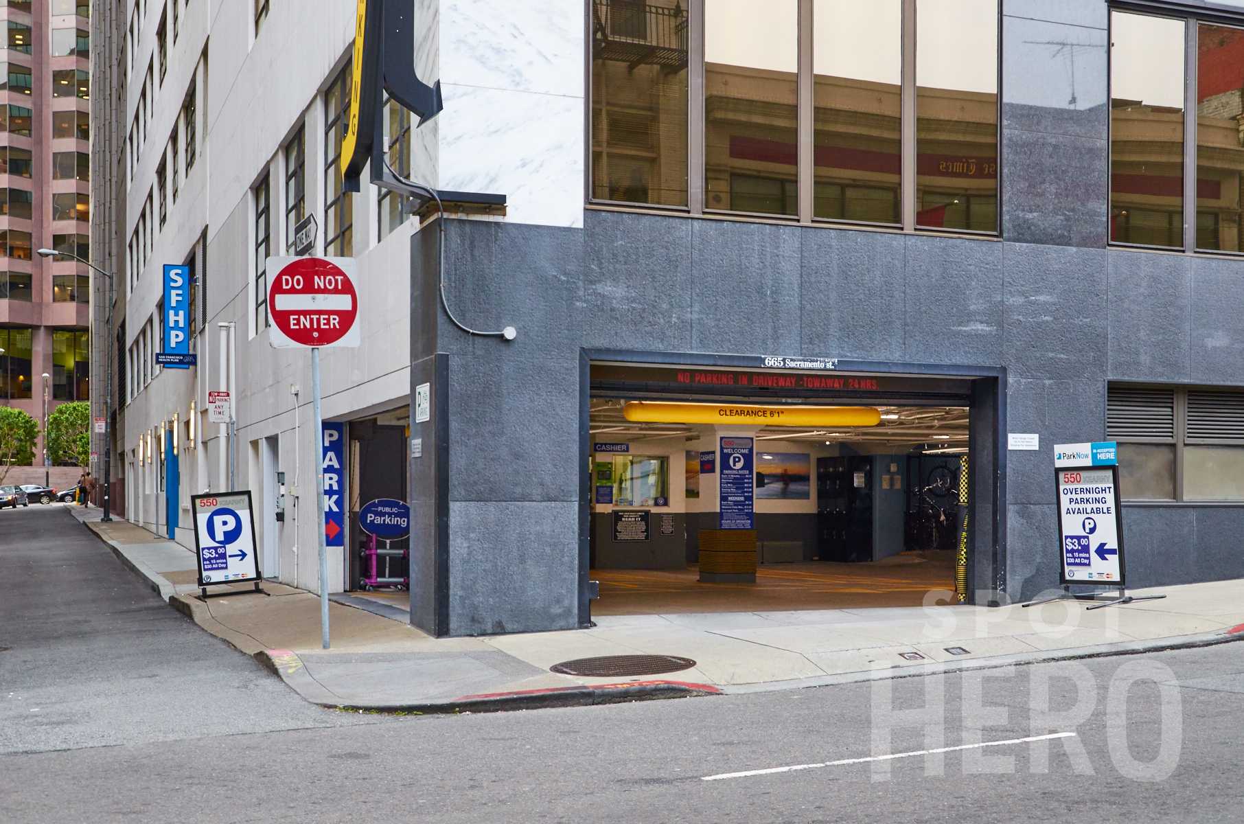 665 Sacramento Street Parking