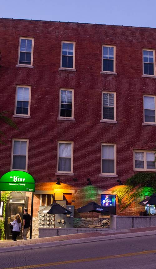 Vine Tavern Eatery Iowa City Iowa City Ia