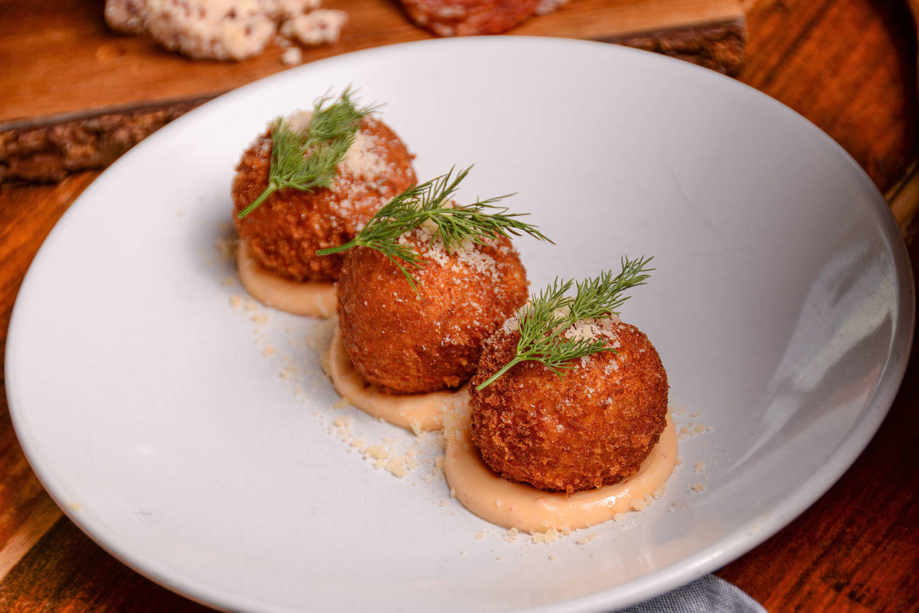 Flatiron Kitchen + Taphouse Downtown Davidson, Davidson, NC