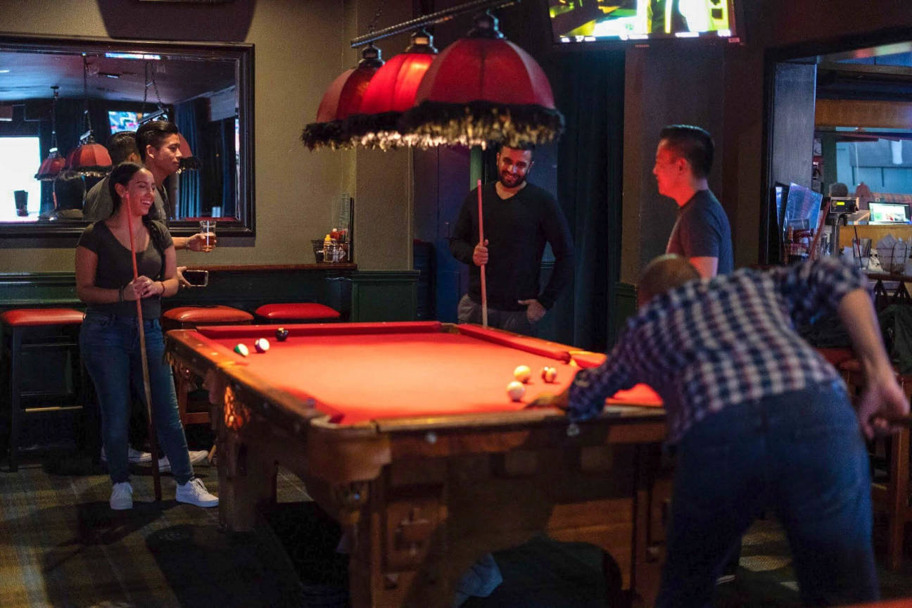 Q's Billiard Club & Restaurant Los Angeles, CA