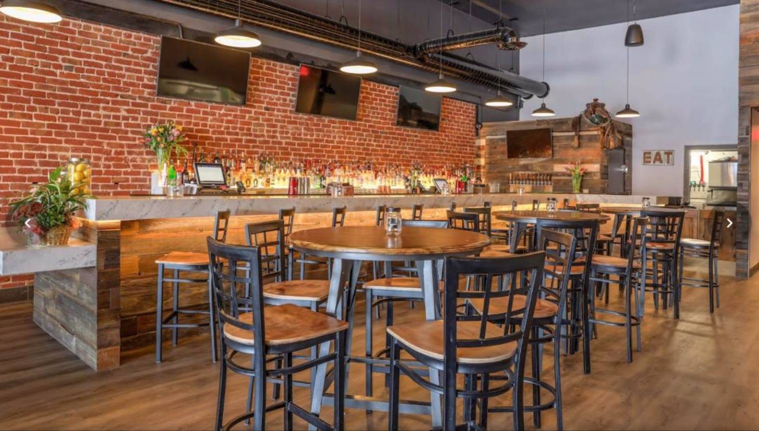 Juniors' Downtown, Tracy, CA