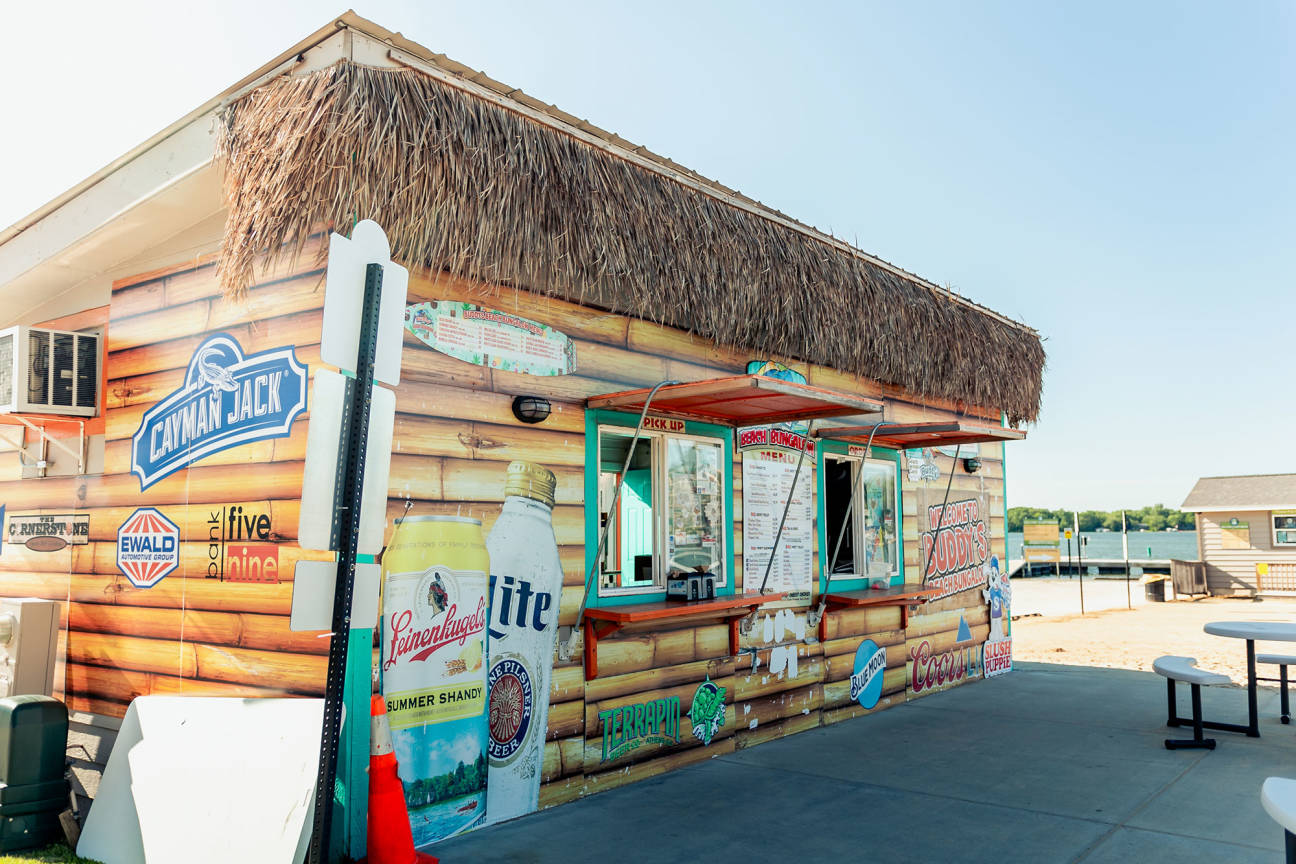 Buddy's Beach Bungalow & Buddy's Pontoon Rental Lac La Belle City