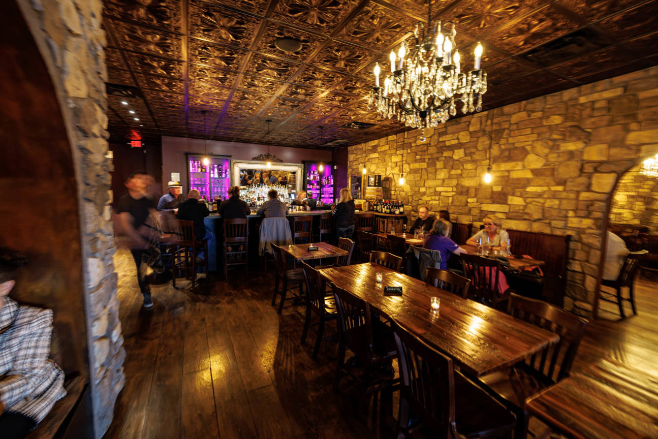 Barroco Wine Bar Rockbrook, Omaha, NE