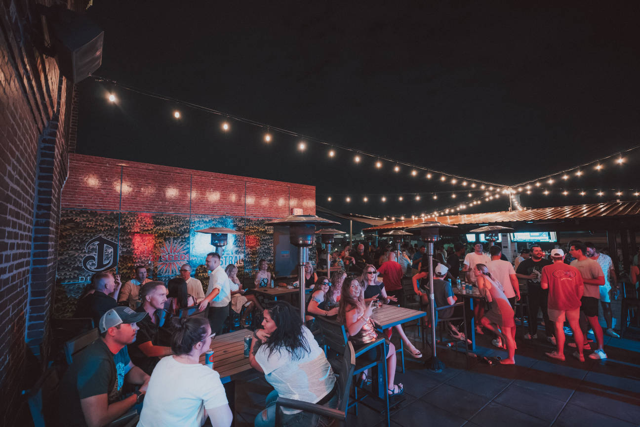 300 Craft & Rooftop Downtown, Des Moines, IA