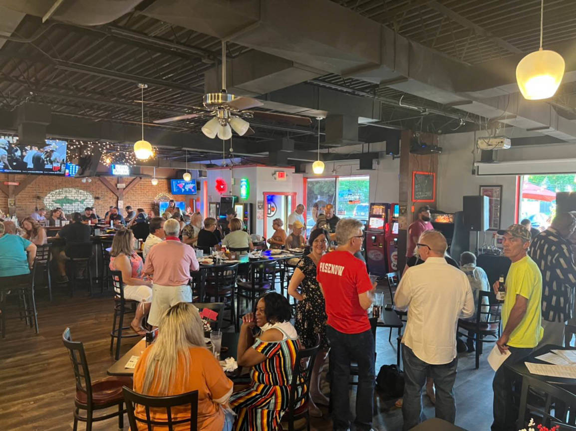 Dawg House Bar & Grill Elyria, OH