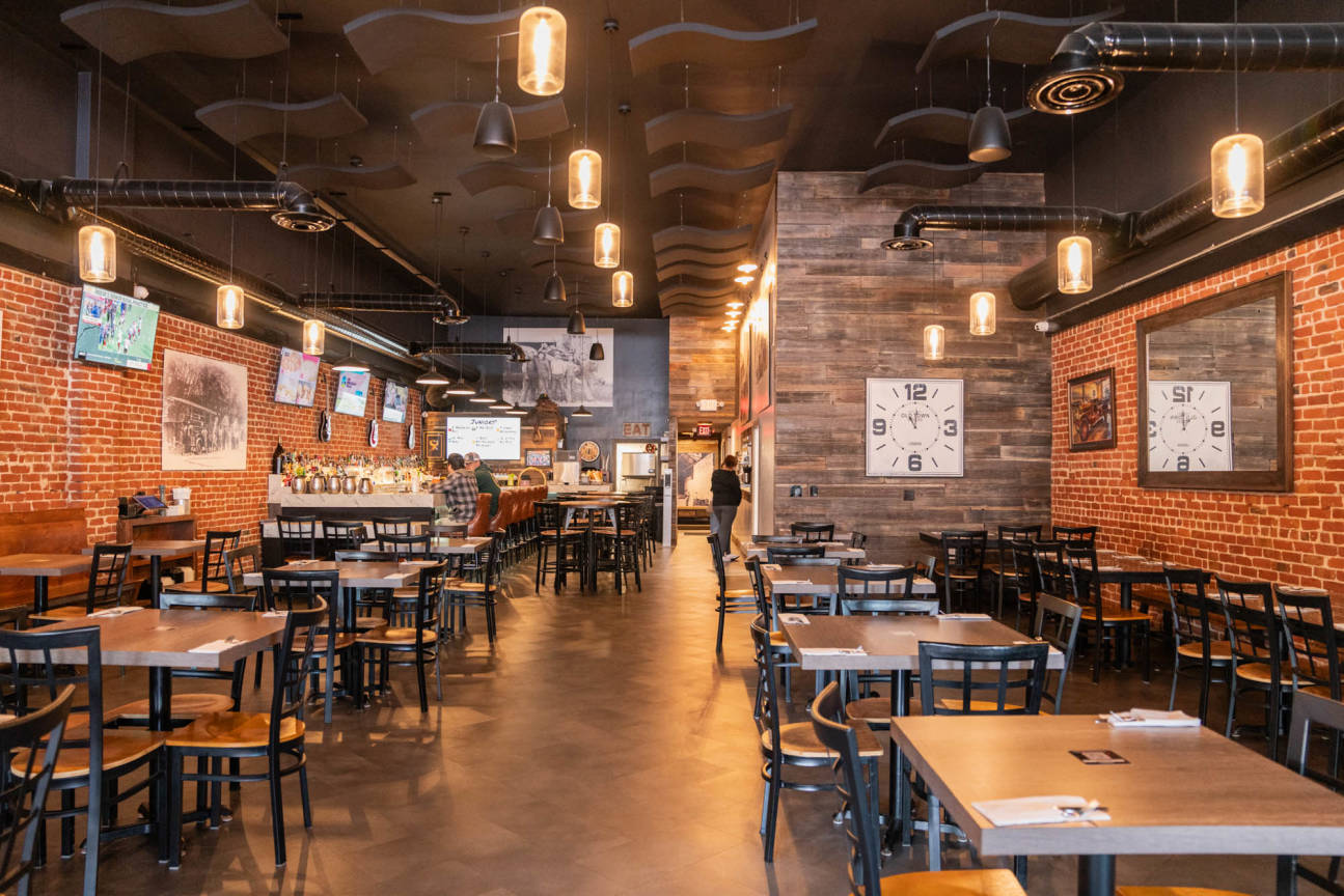 Juniors' Downtown, Tracy, CA