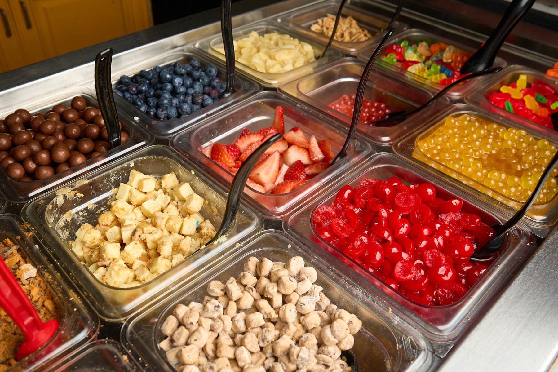 Topz Frozen Yogurt & Metro Deli | McMinnville, TN