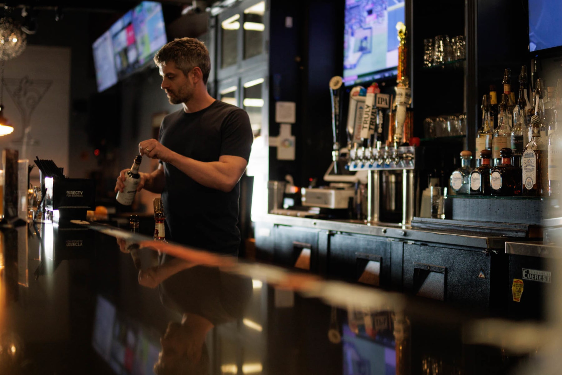 Best Bar in Sherman Oaks | Happy Rabbit Bar and Lounge