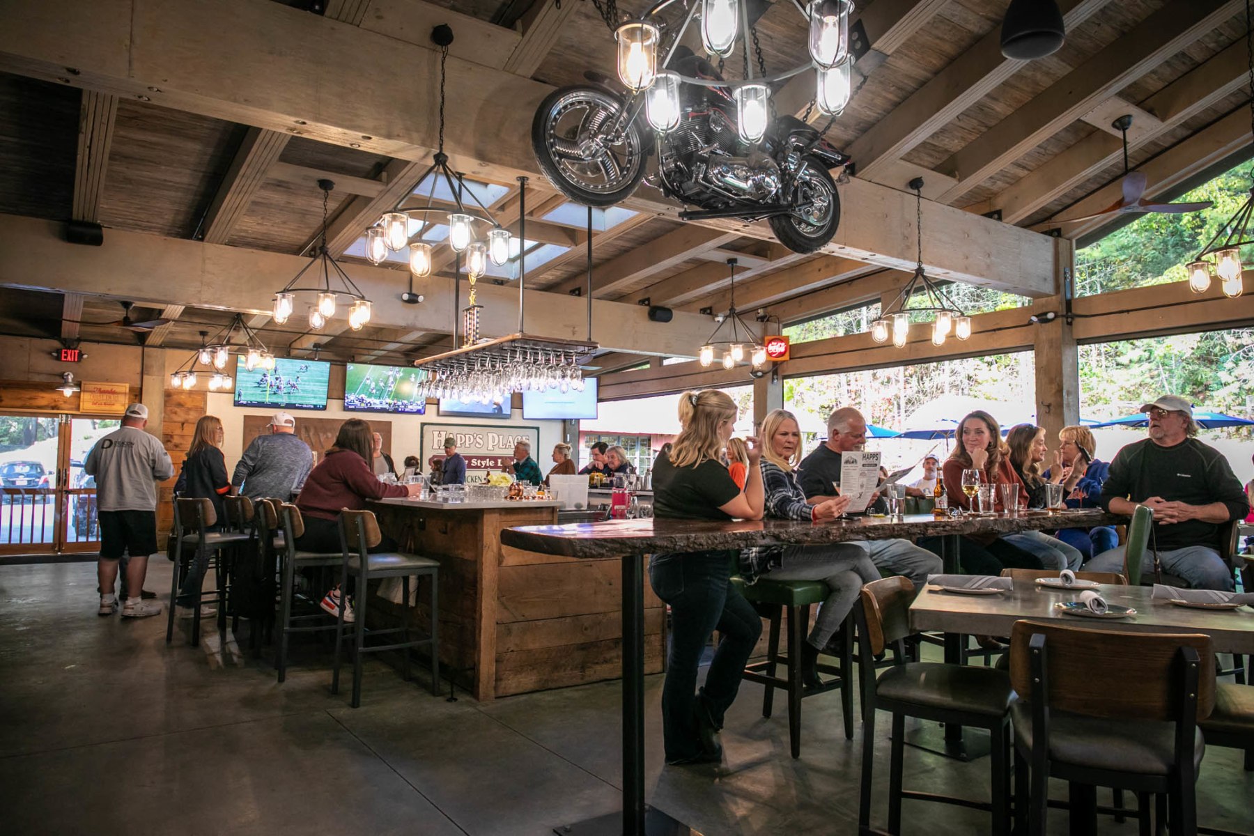 Best American Restaurant in Glenville, NC | Happ's Place