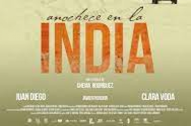 CINEMA A POQUETA NIT. Anochece en la India