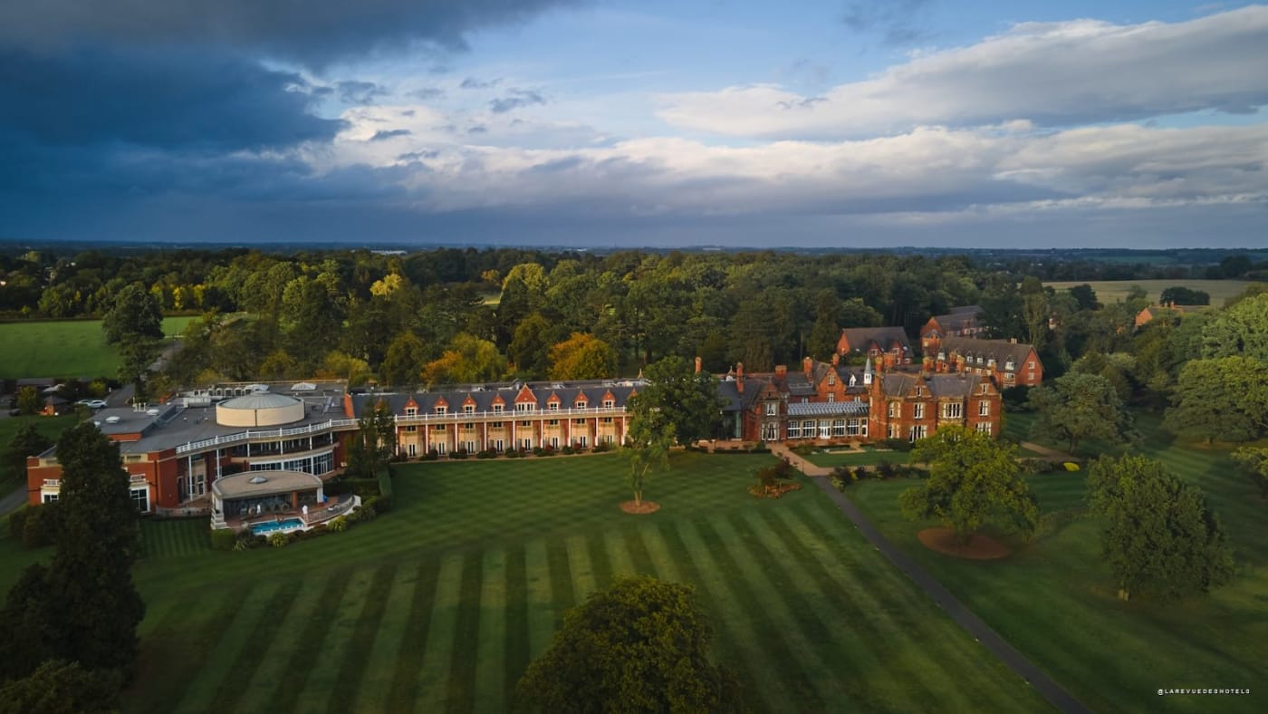 Vue aérienne du domaine de Rockliffe au bord de la Tees