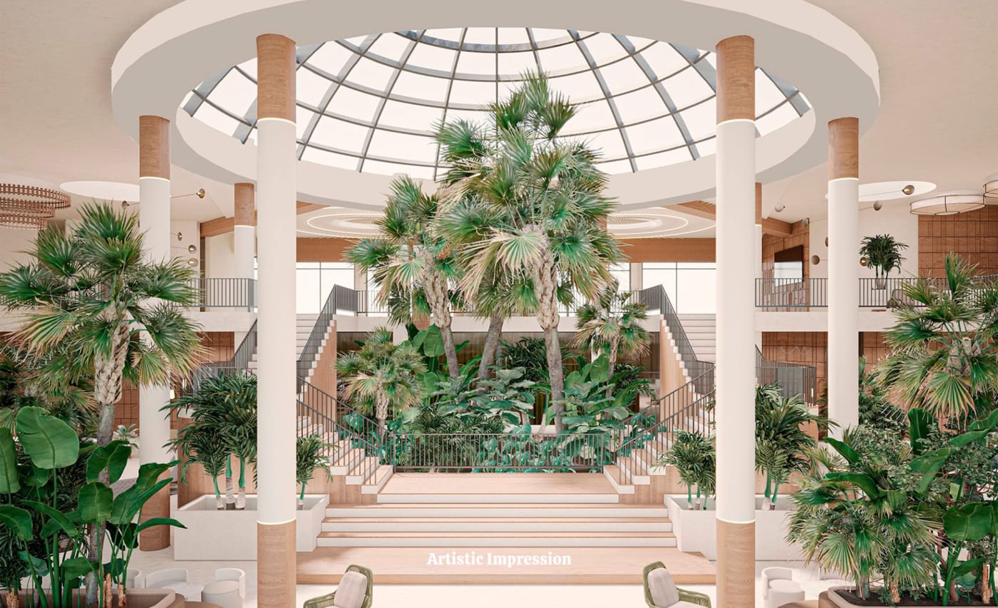 Der Innenhof der Lobby unter einer mit Palmen bepflanzten Kuppel