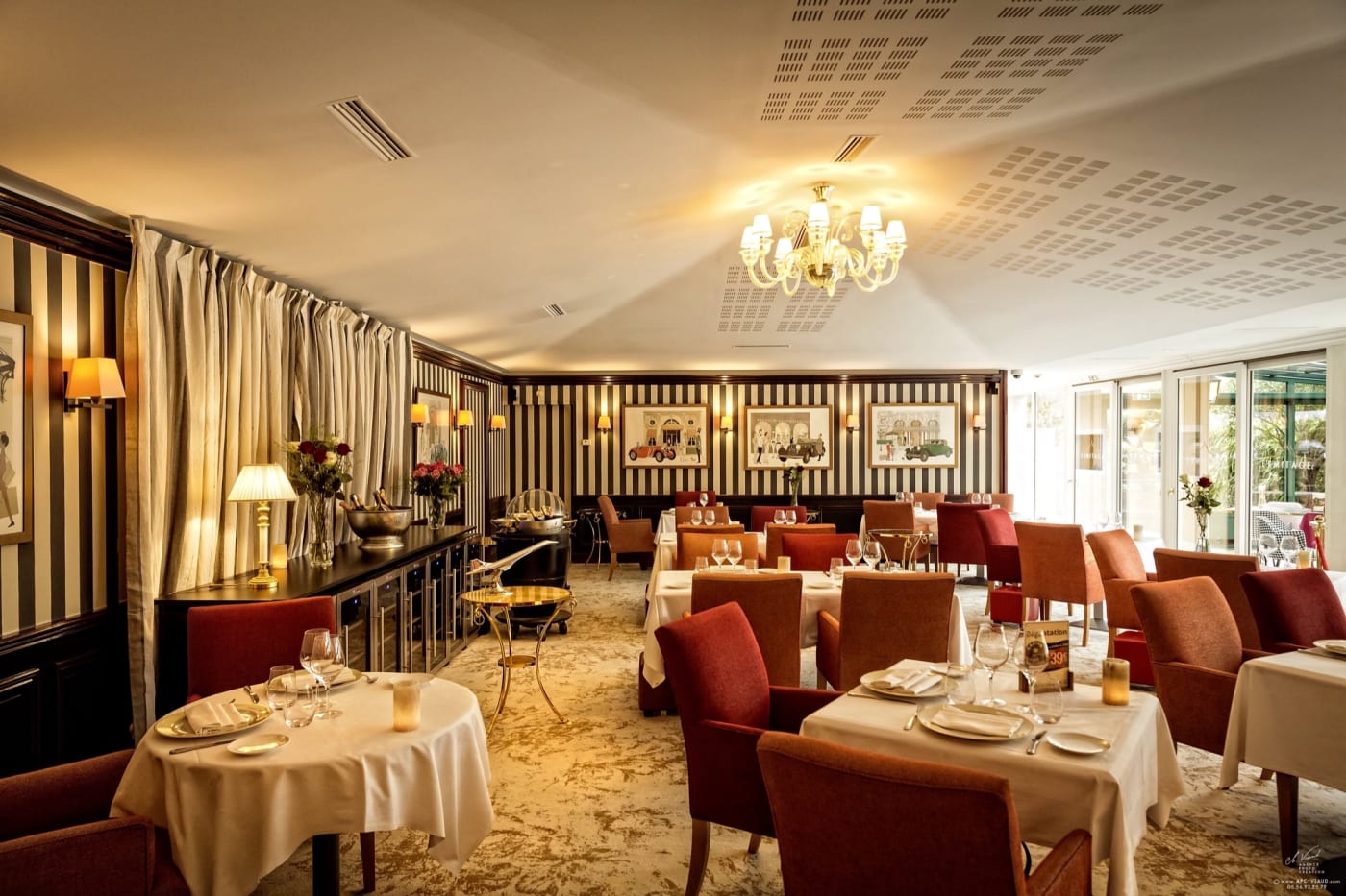 O salão do La Table de l'Ermitage, restaurante gastronômico