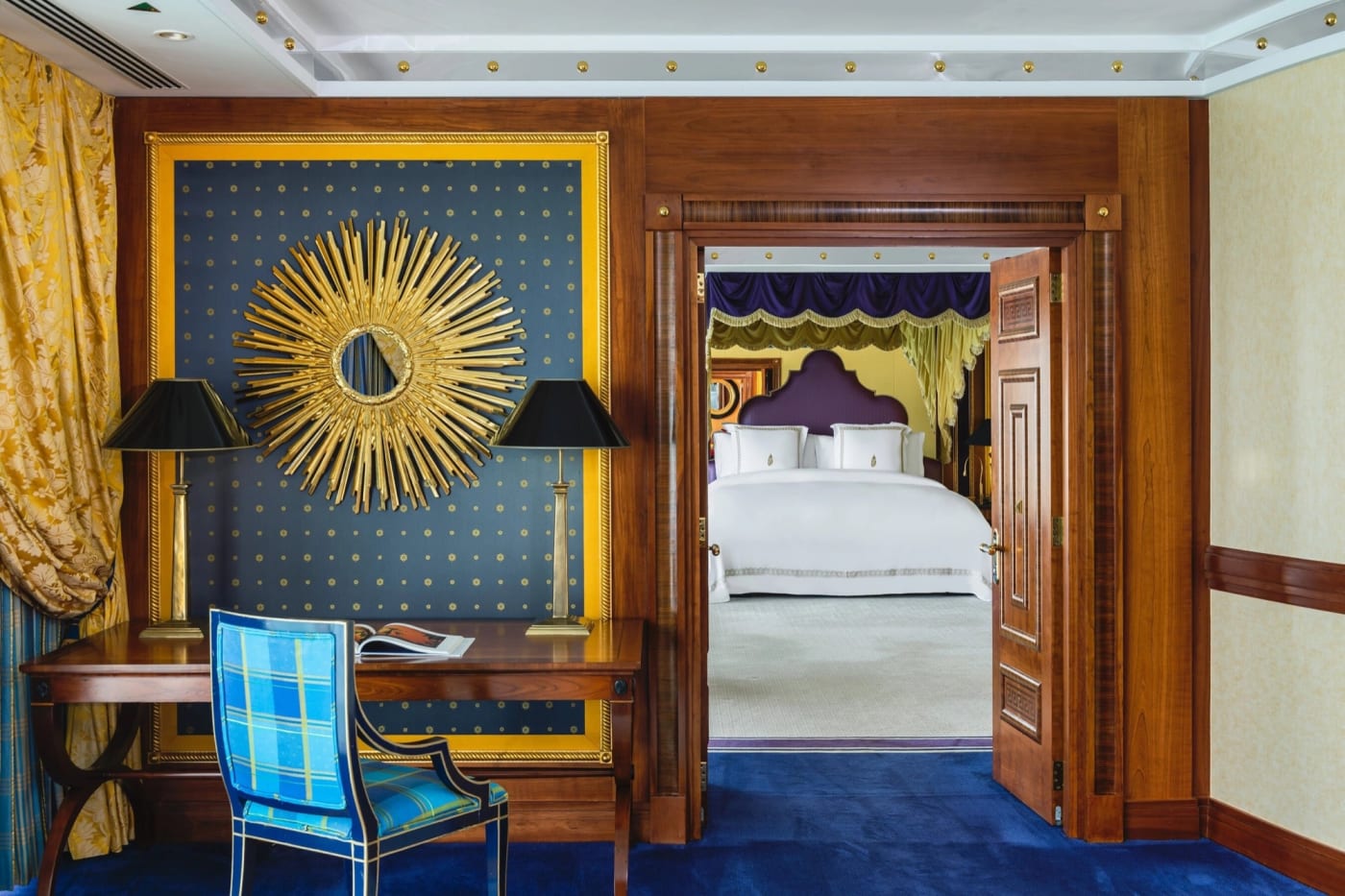 Diplomatic Three Bedroom Suite: Arbeitszimmer und Schlafzimmer