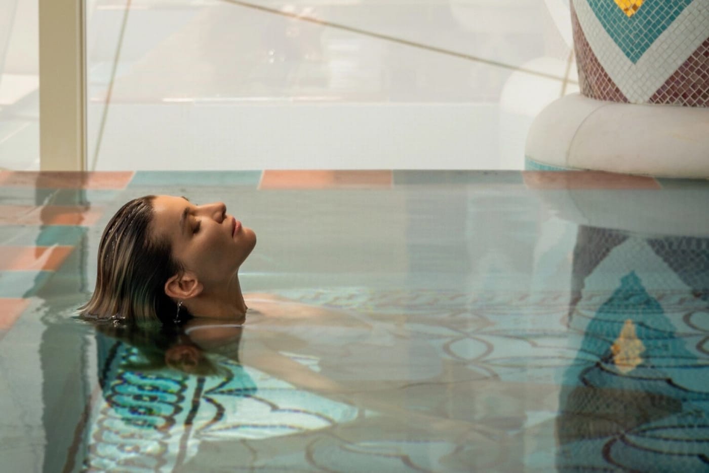 Mosaik-Hallenbad des Talise Spa
