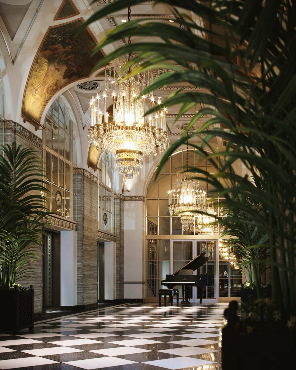 Silver Corridor, lustres, peintures murales de 1897 et piano à queue