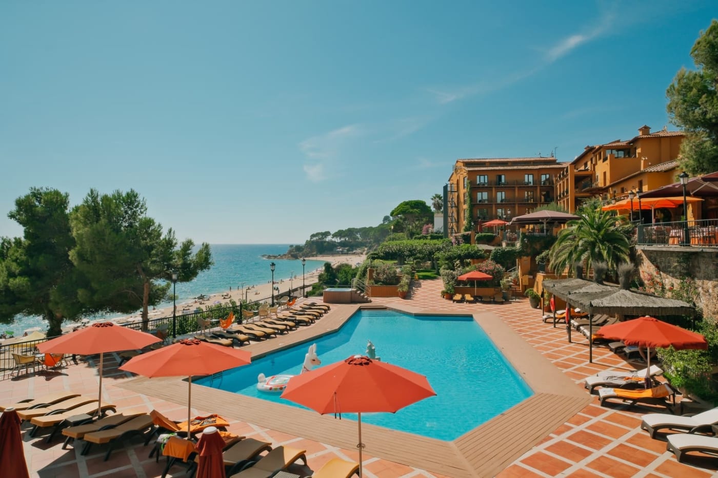 Piscina e praia de Fenals no Rigat Park & Spa, em Lloret de Mar