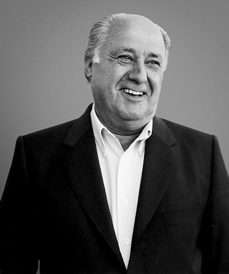 Retrato en blanco y negro de Amancio Ortega, fundador de Zara y propietario de hoteles a través de Pontegadea