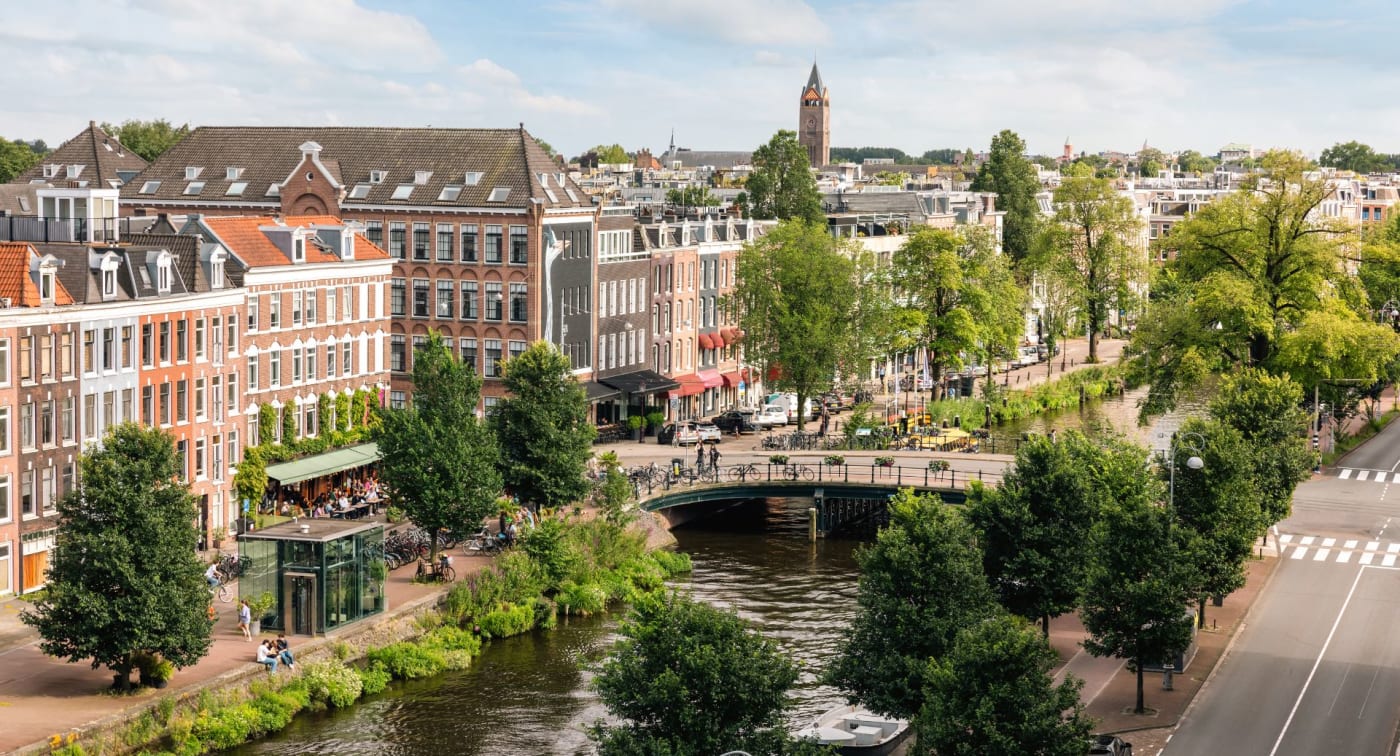 Vistas a los canales de Ámsterdam desde el Avani Museum Quarter