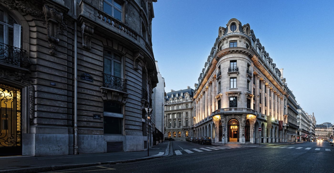 La fachada de la Belle Époque del Banke Opéra, en la calle La Fayette de París, propiedad de Amancio Ortega