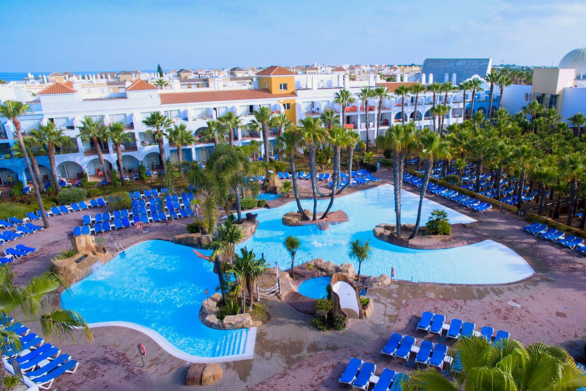 Las piscinas del Playaballena en Rota, Costa Ballena