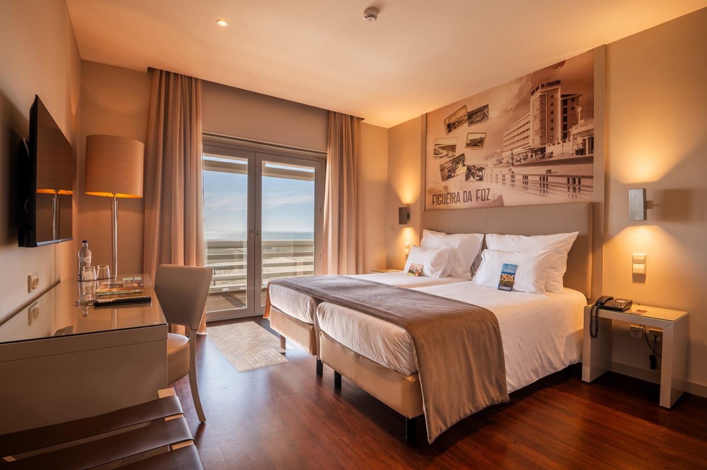 Una habitación con vistas al mar en el Vila Galé Collection Figueira da Foz