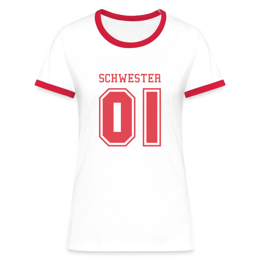 Weißes Damen-T-Shirt mit roten Bündchen und Aufdruck „SCHWESTER 01“ im sportlichen Trikot-Design auf der Vorderseite.