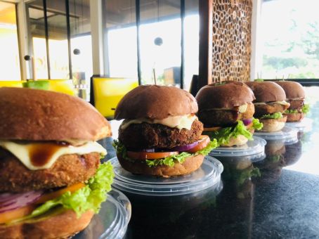 CRISPY CHIX BURGER WITH FRIES