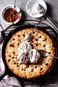 Skillet Chocolate Chip Cookie