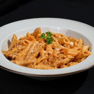 Tuscan Chicken Pasta with Sundried Tomatos