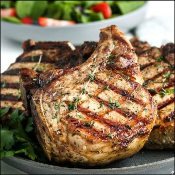 GRILLED PORK CHOPS WITH MUSTARD GRAVY