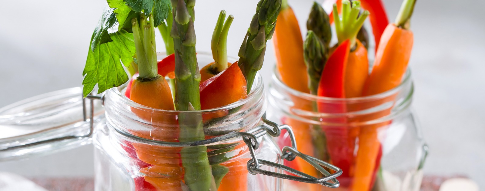 Fresh Crunchy Veggies with Sweet Chilli dip Recipe | Spur Sauces