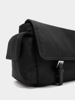 Parfois Bolso Bandolera de nylon con solapa por 9.99€.