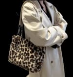 Bolso de hombro de leopardo por 7.87€.