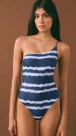 Bañador asimétrico tie-dye por 13.99€