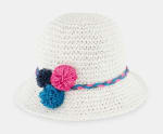 Sombrero de niña trenzado con pompón por 3.89€.