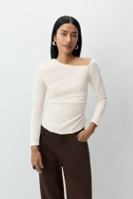 Camiseta Lefties cuello asimétrico manga larga por 3.99€