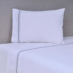 Sábana Mashini 144 Hilos 1,5 Plazas Bordada Line Gris por $13.990