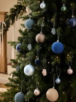 50-Pack Blue & Cream Shatterproof Christmas Baubles – £8 + Free