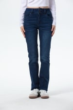 Jeans Mujer Flo Calce Recto Azul Oscuro Rebaja $14.990 solo en Fashions Park, Chile