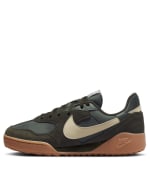 Tenis Nike Terra Manta Suede por $1,000 | Oferta Liverpool