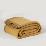 Frazada Polar Borde Satin Linea Hotel King Beige Por $12.990