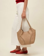 Bolso de hombro con neceser extraíble y detalles metálicos color rojo por 15€.